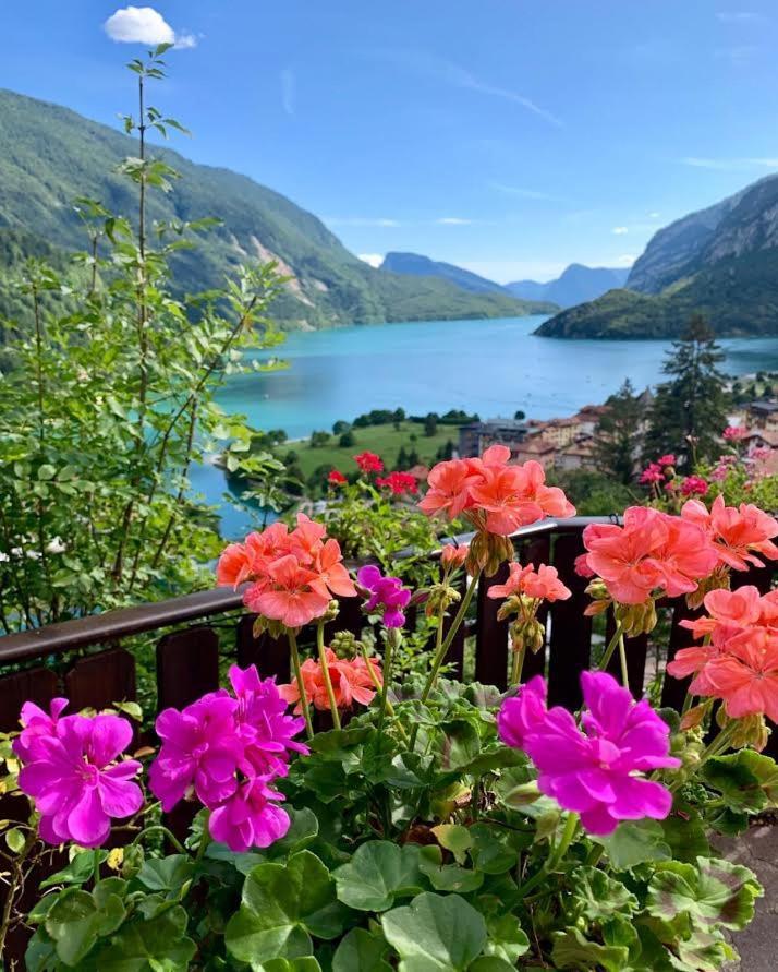 Hotel Aurora Molveno Exterior photo