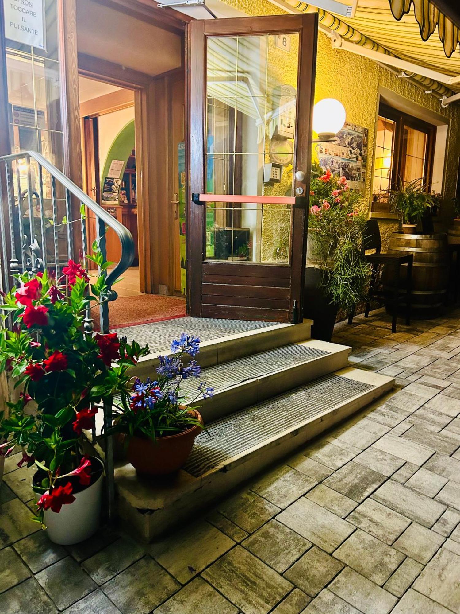 Hotel Aurora Molveno Exterior photo
