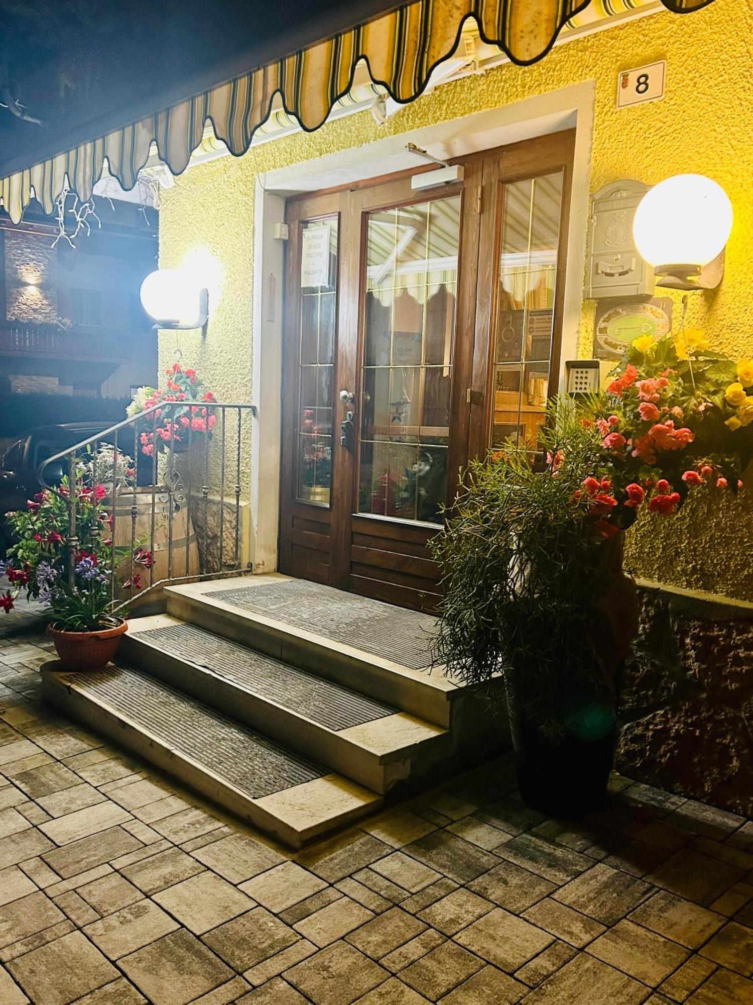 Hotel Aurora Molveno Exterior photo