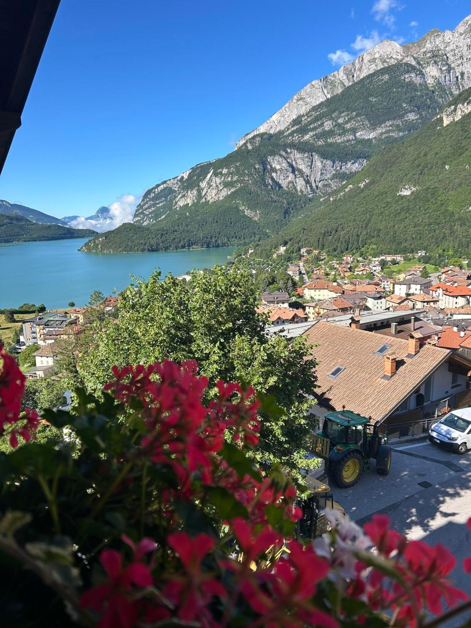 Hotel Aurora Molveno Exterior photo